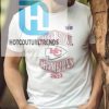 Wear Pour Femmes Par Erin Andrews Debardeur Blanc Kansas City Chiefs Super Bowl Lviii Champions Shirt hotcouturetrends 1 4