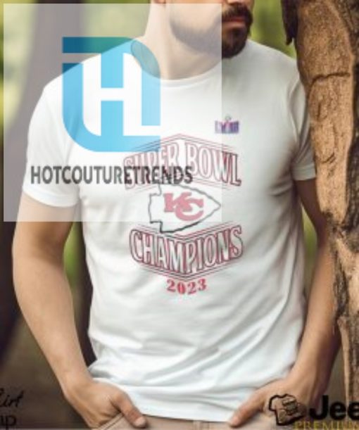 Wear Pour Femmes Par Erin Andrews Debardeur Blanc Kansas City Chiefs Super Bowl Lviii Champions Shirt hotcouturetrends 1 4