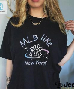 Get A Home Run With This Holo Mlb Yankees Tee hotcouturetrends 1 2