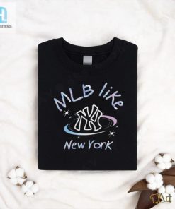 Get A Home Run With This Holo Mlb Yankees Tee hotcouturetrends 1 3