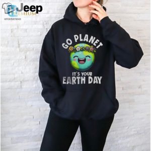 Get Your Earth On With This Adorable Earth Day Tee hotcouturetrends 1 2