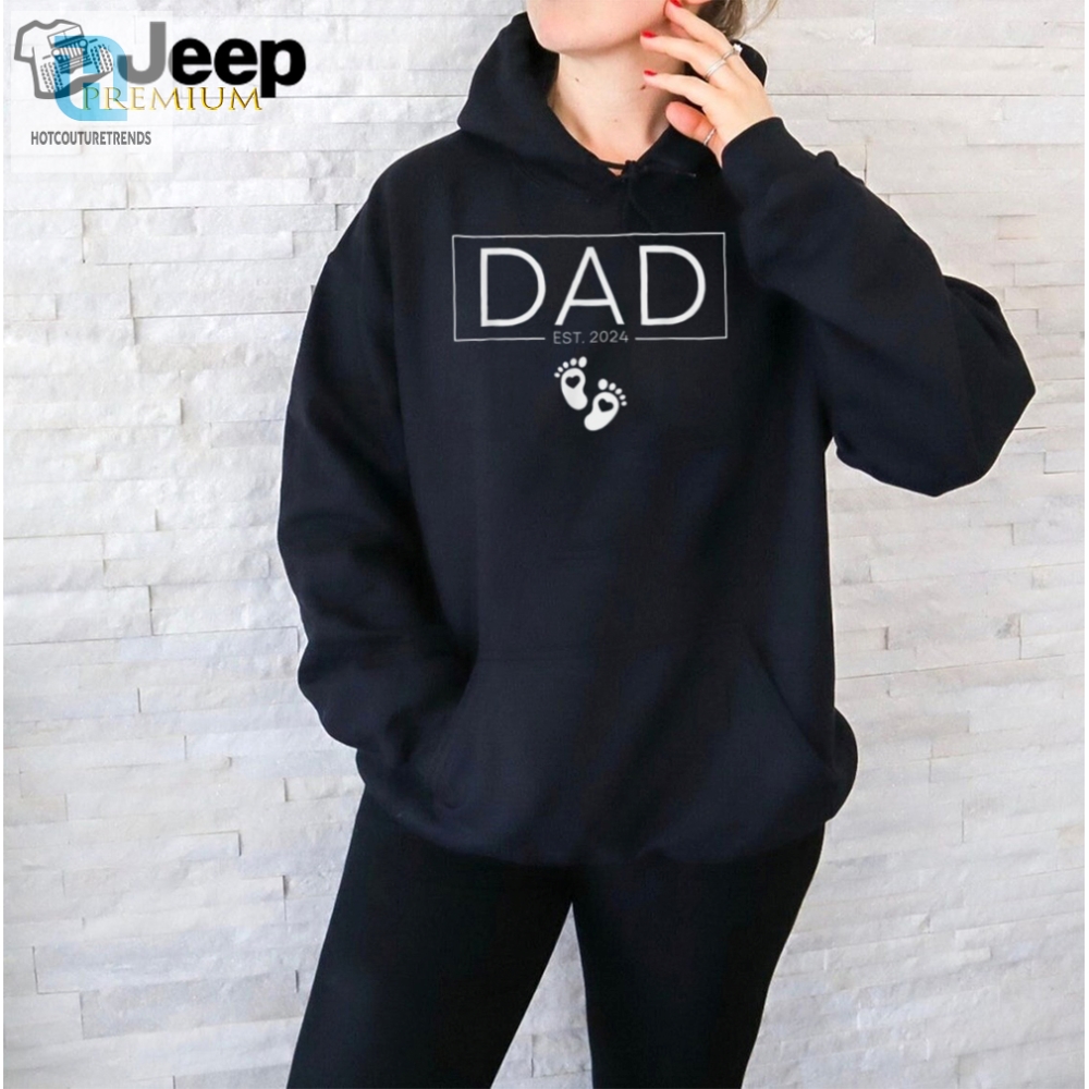 Dad Est. 2024 Funny New Dad Tshirt Gift Idea