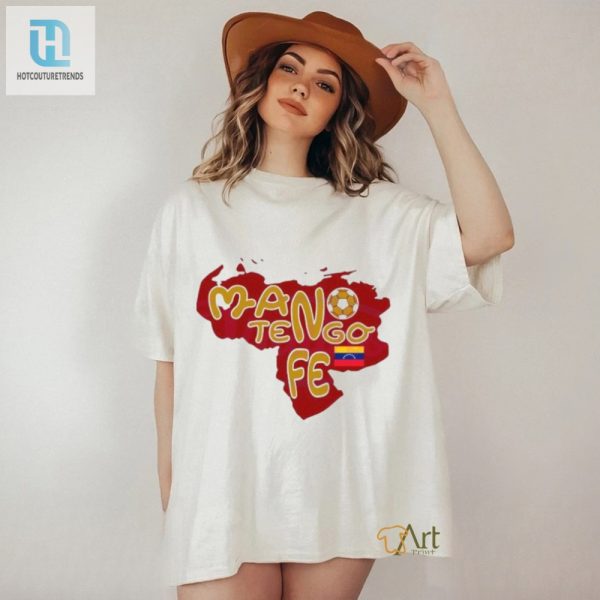 Score Big Laughs Mano Tengo Fe Vinotinto Shirt hotcouturetrends 1 3