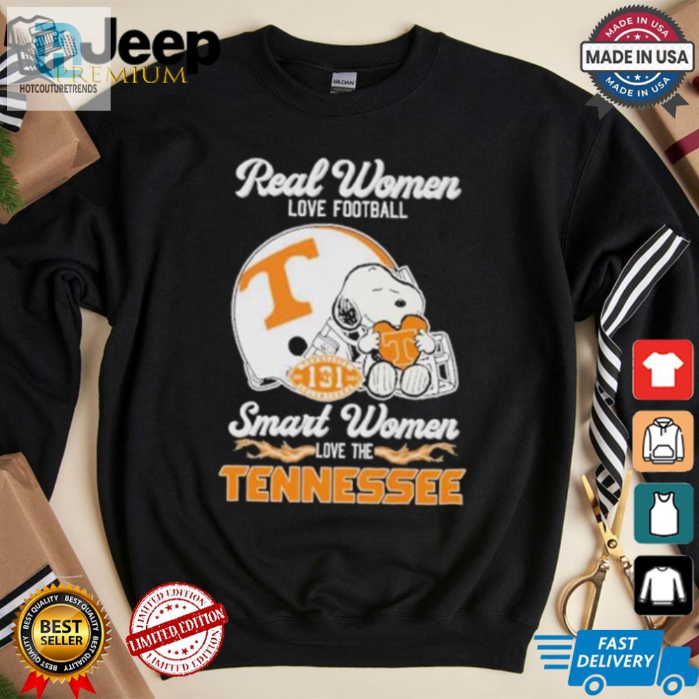 Smart Women Love Tennessee Vols  Snoopy  Funny Football Tee