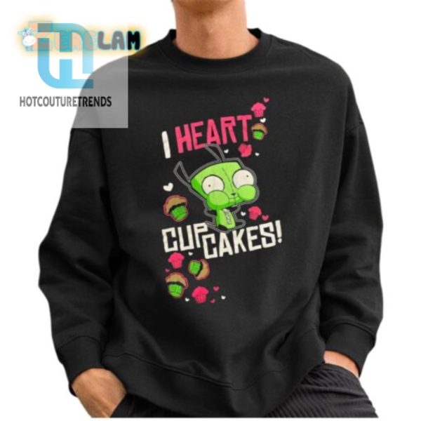 Quirky Alien I Heart Cupcakes Shirt Stand Out In Style hotcouturetrends 1 2